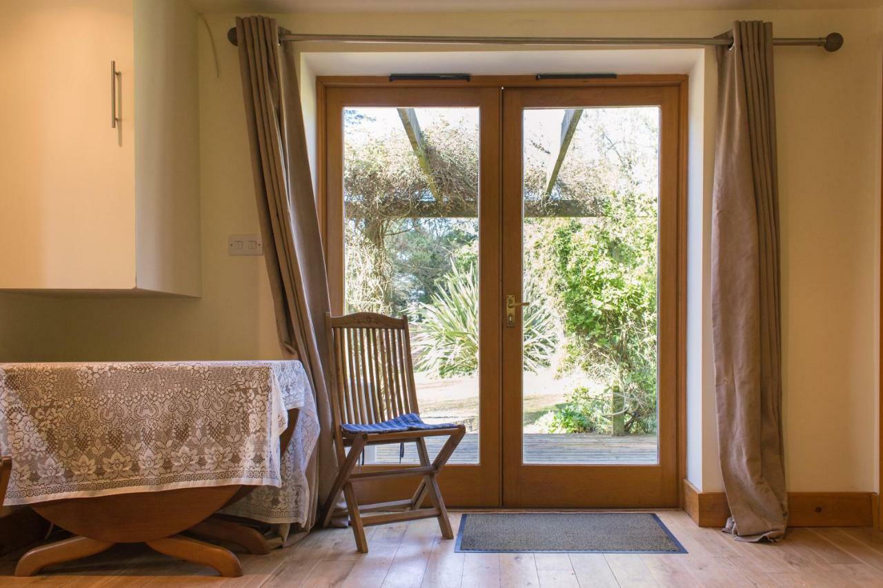 Ralph'S Barn Villa Newport  Bagian luar foto