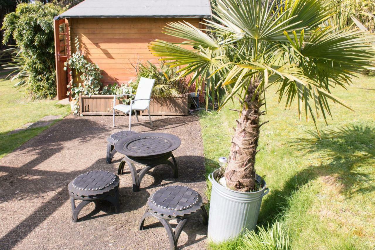 Ralph'S Barn Villa Newport  Bagian luar foto