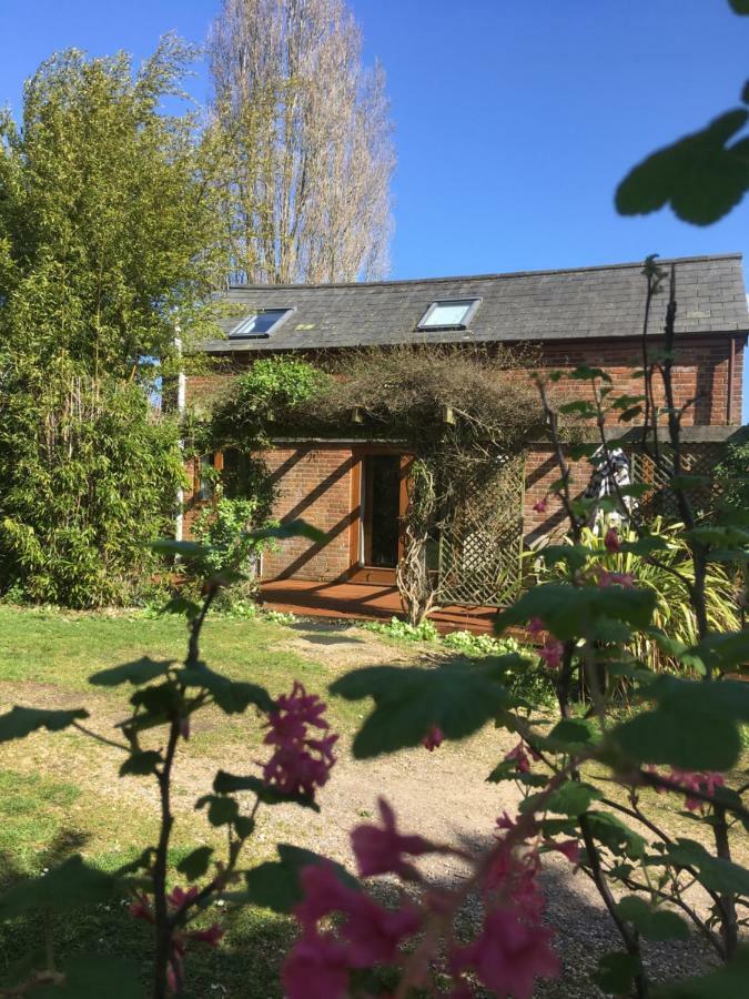 Ralph'S Barn Villa Newport  Bagian luar foto