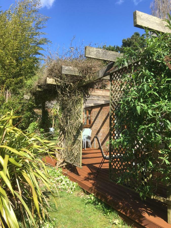 Ralph'S Barn Villa Newport  Bagian luar foto
