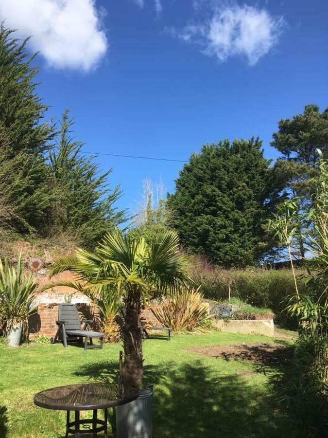Ralph'S Barn Villa Newport  Bagian luar foto